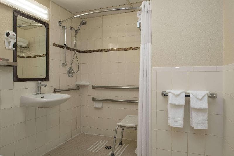 Ramada by Wyndham Downtown Spokane 4