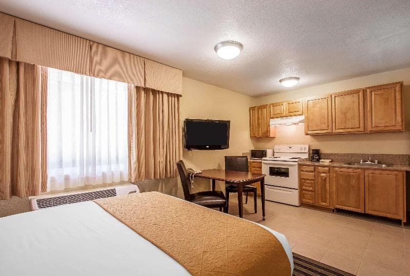 Quality Inn & Suites 5