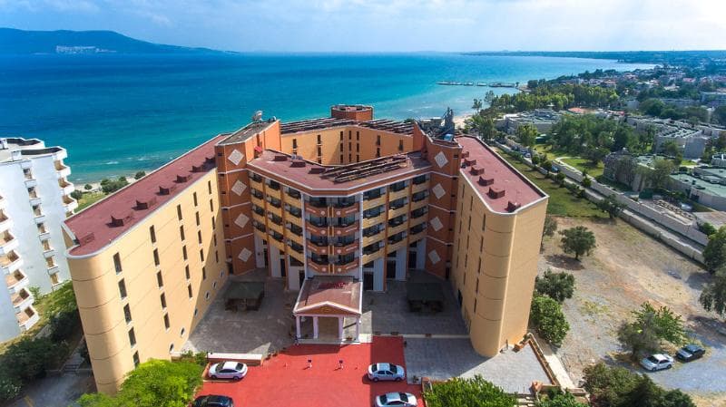 The Holiday Resort Hotel 3