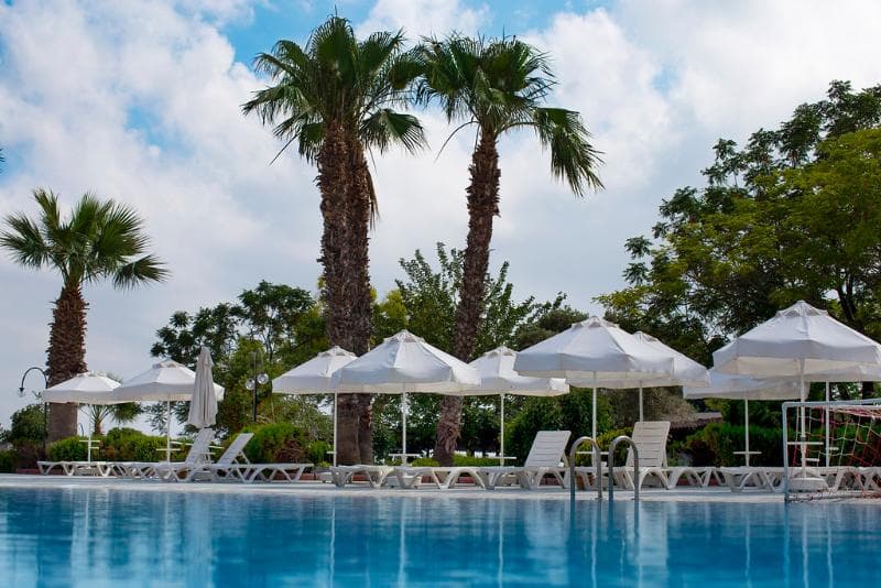 The Holiday Resort Hotel 5