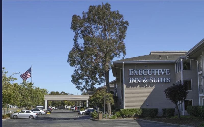 Executive Inn & Suites photo 1