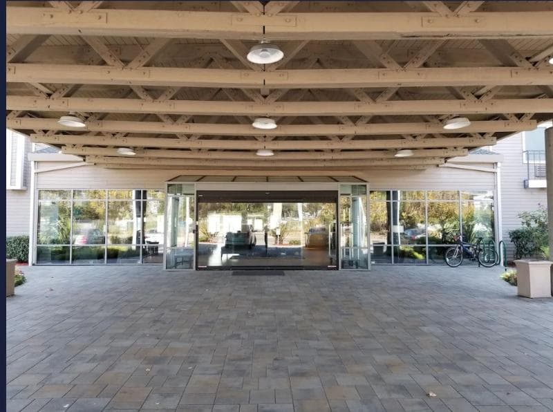 Executive Inn & Suites 2