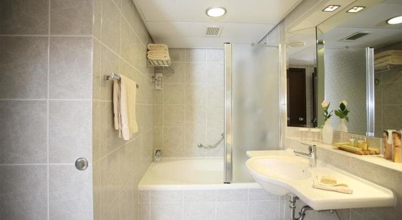 Crowne Plaza Tel Aviv Beach 5