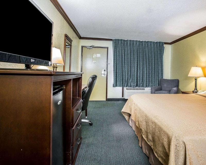 Quality Inn San Diego I-5 Naval Base 5
