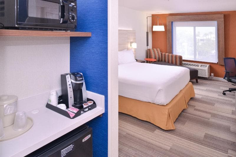 Holiday Inn Express & Suites San Diego Otay Mesa 4