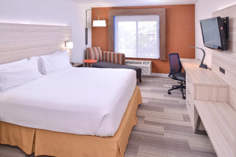 Holiday Inn Express & Suites San Diego Otay Mesa 3