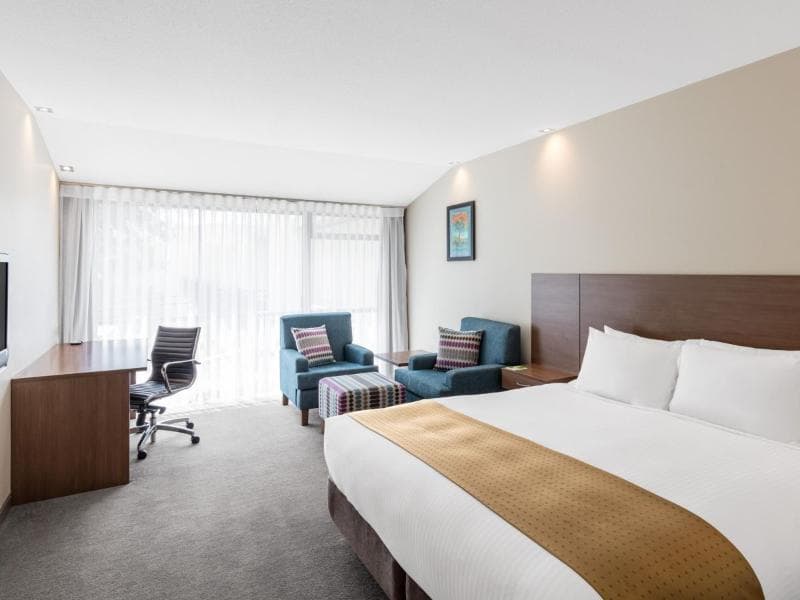 Holiday Inn Auckland Airport main