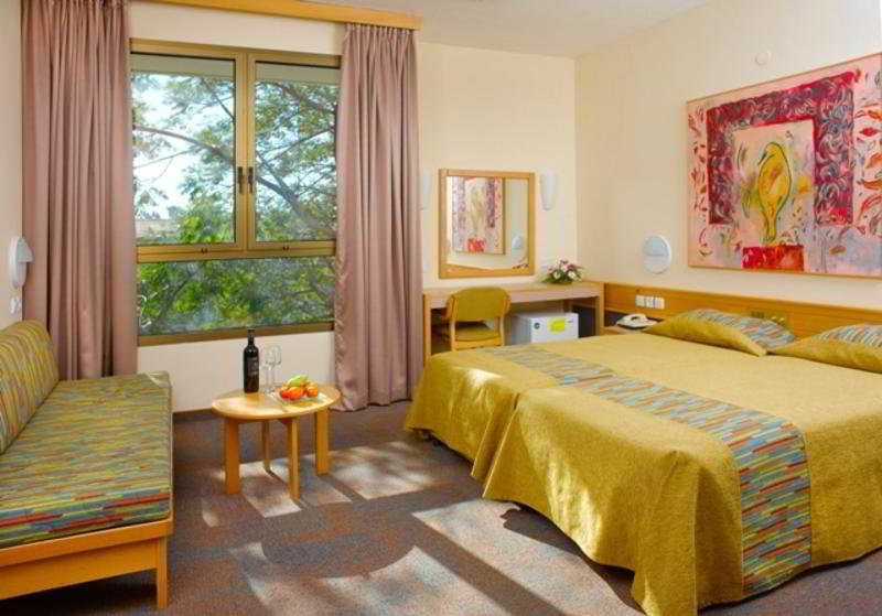 Shefayim Kibbutz Hotel 3