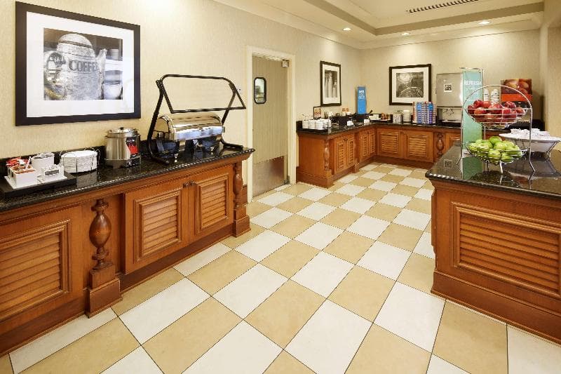Hampton Inn & Suites Savannah/Midtown 3