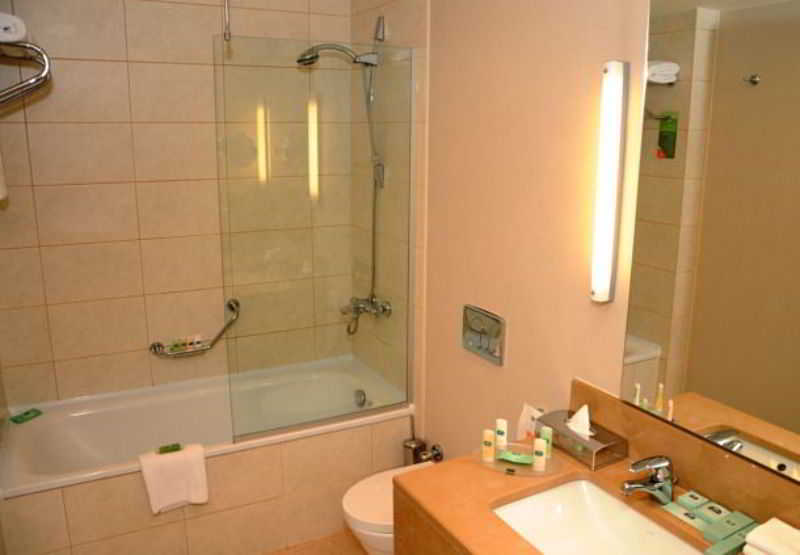 Courtyard by Marriott Istanbul International Airport 5