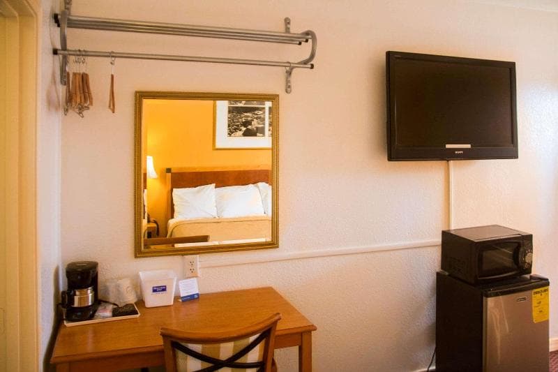 Rodeway Inn Downtown 5