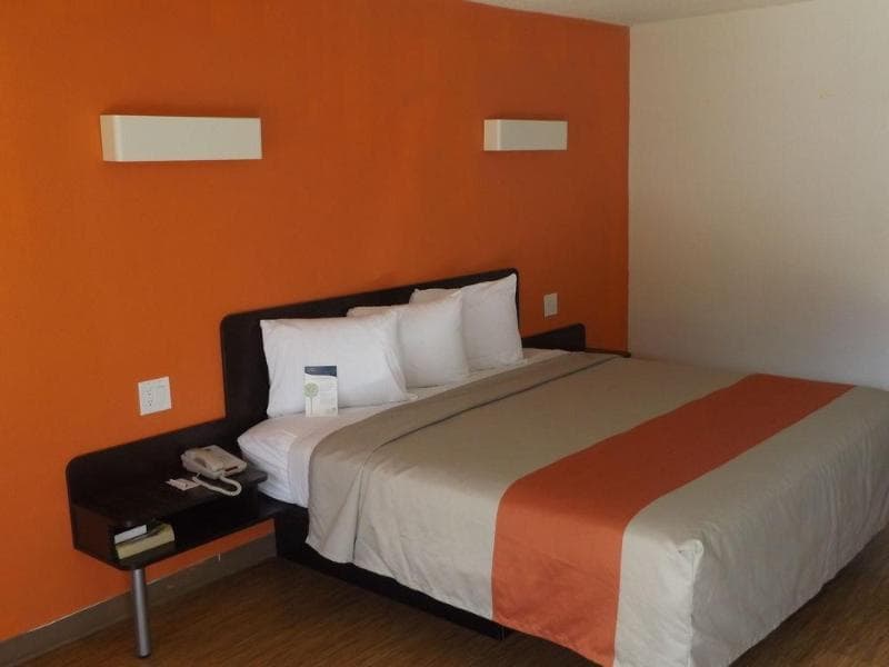 Motel 6 Glendale AZ 4