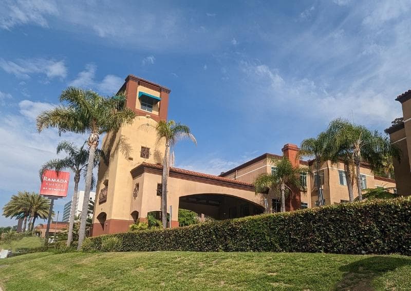 Ramada Suites by Wyndham San Diego 2