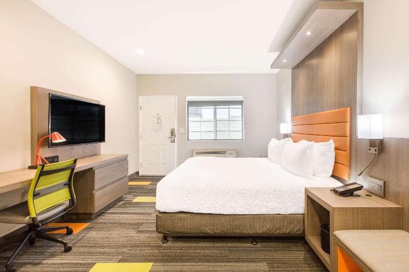 Rodeway Inn Near Melrose Avenue 3