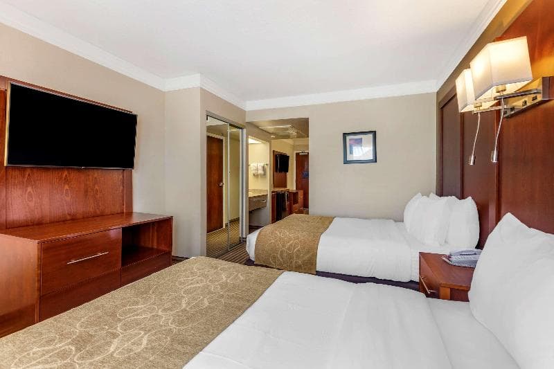 Comfort Suites Visalia Convention Center 5