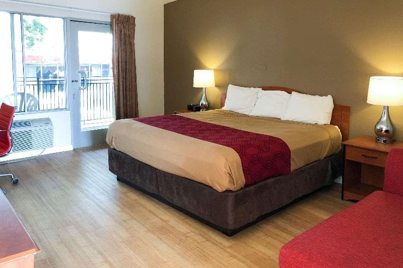 Econo Lodge Inn & Suites Oakland Airport 3