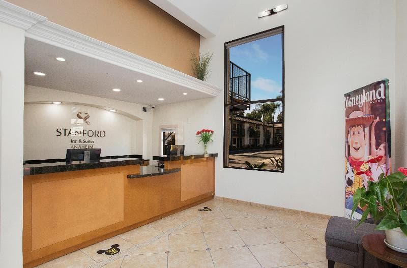 Stanford Inn & Suites Anaheim 2