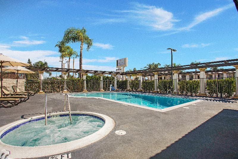 Stanford Inn & Suites Anaheim 4