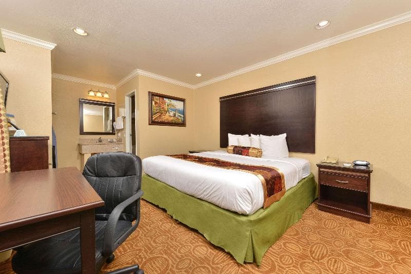 Rodeway Inn Near Qualcomm Stadium 2