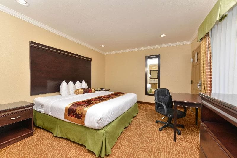 Rodeway Inn Near Qualcomm Stadium 3