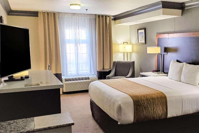 Comfort Inn andSuites Burbank 2