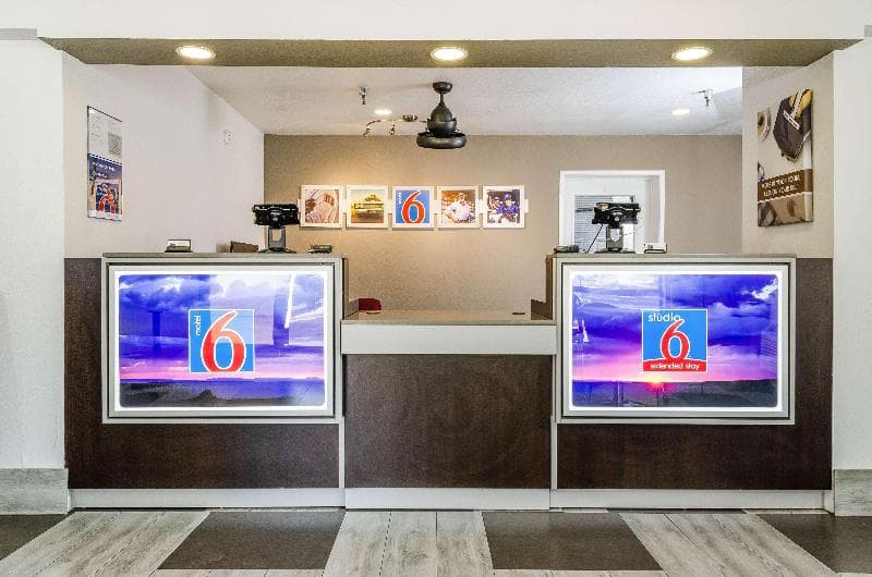 Motel 6 Fresno photo 1