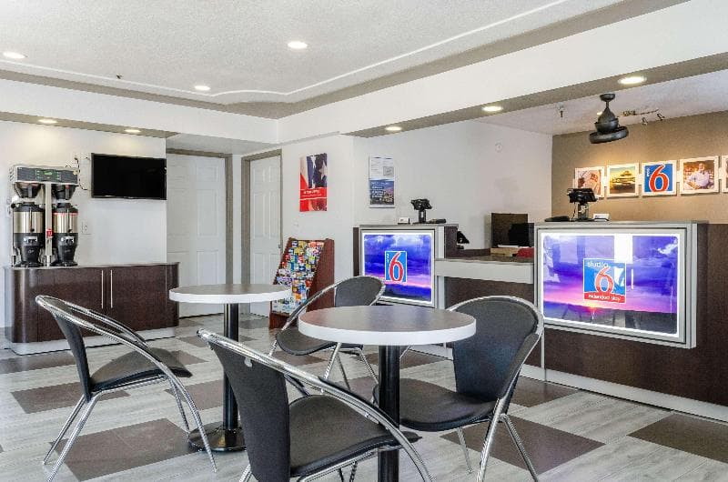 Motel 6 Fresno 3