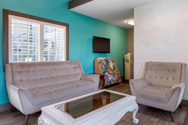 Quality Inn Near Hollywood Walk of Fame 5