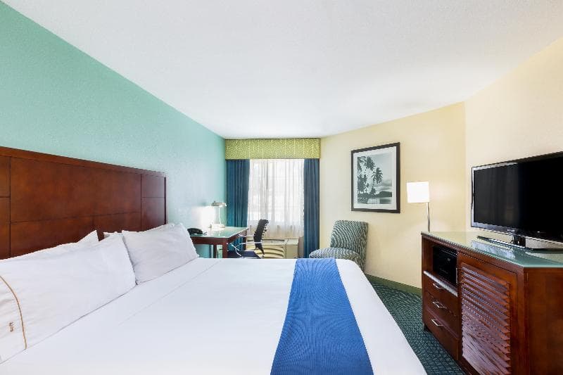 Holiday Inn Express San Diego Seaworl-Beach Area (Ex-Comfort Inn) 4