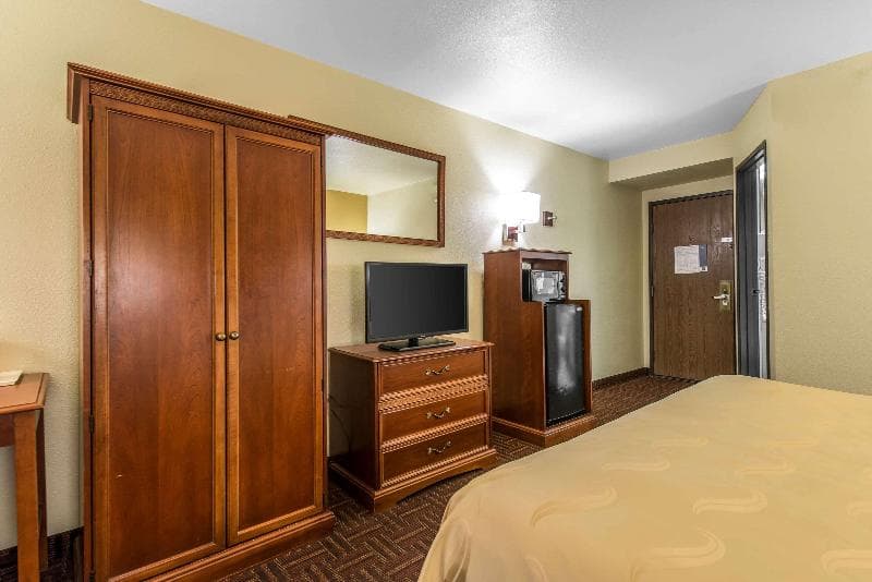 Quality Inn South Downtown 3
