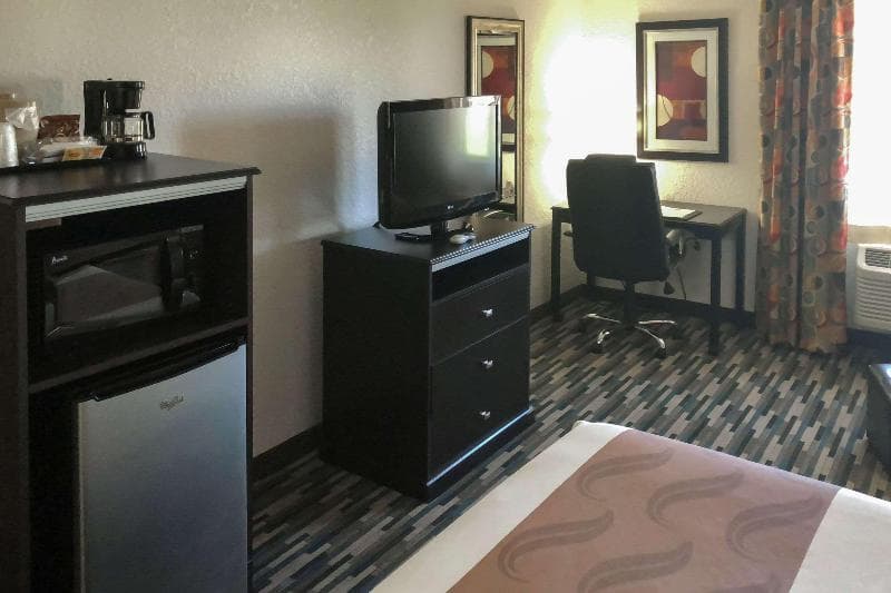 Quality Inn & Suites Denver International Airport 4