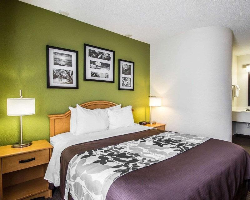 Sleep Inn & Suites Airport 2