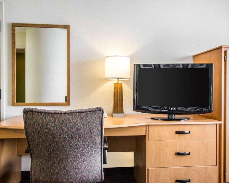 Sleep Inn & Suites Airport 4