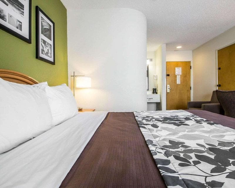Sleep Inn & Suites Airport 5