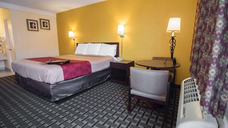 Super 8 By Wyndham Albuquerque Downtown 4