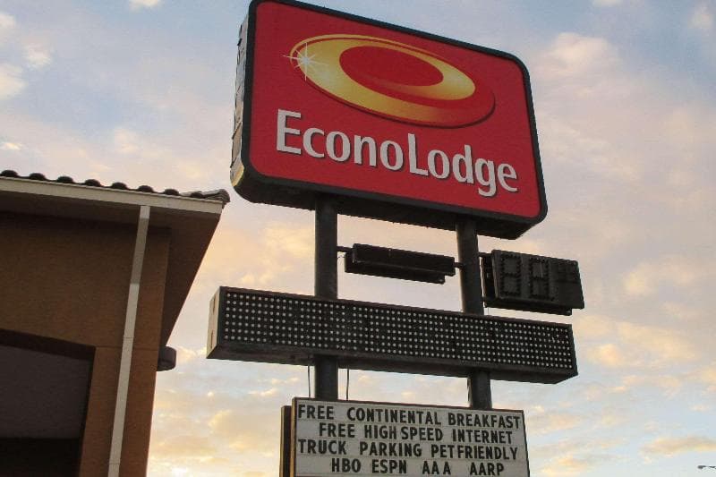 Econo Lodge 3