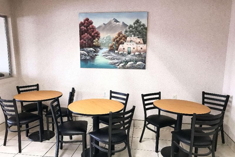 Econo Lodge 4