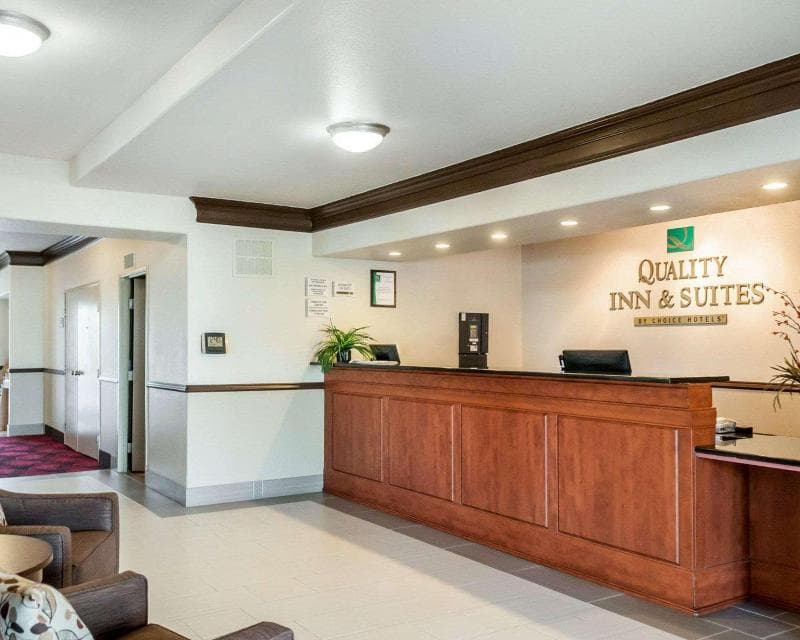Quality Inn & Suites 4