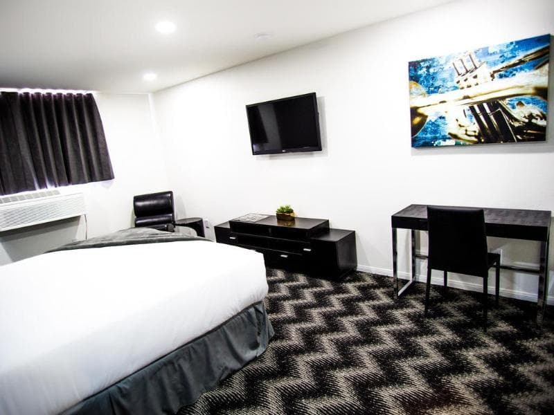 Siegel Suites Select Convention Center Drive 2