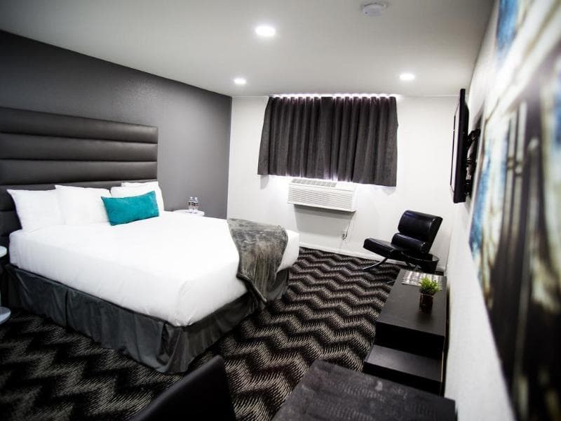 Siegel Suites Select Convention Center Drive 3