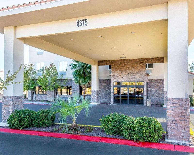 Comfort Inn & Suites Las Vegas - Nellis 2