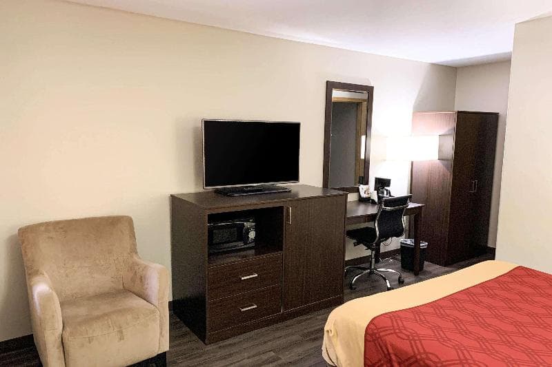 Econo Lodge City Center 3