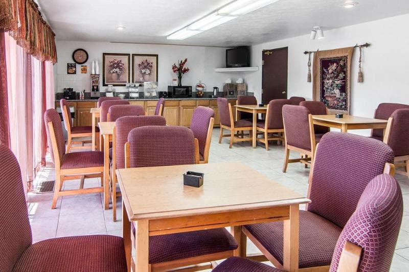 Bridgeway Inn & Suites Portland Airport photo 1