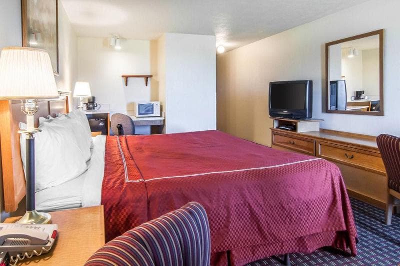 Bridgeway Inn & Suites Portland Airport 4