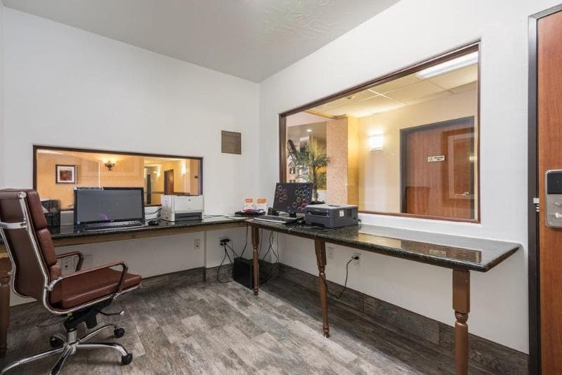 Comfort Inn & Suites 5