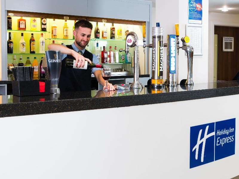 Holiday Inn Express Tamworth 4