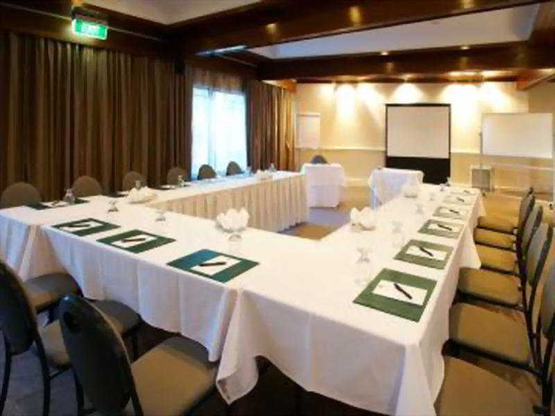 Atura Albury 5