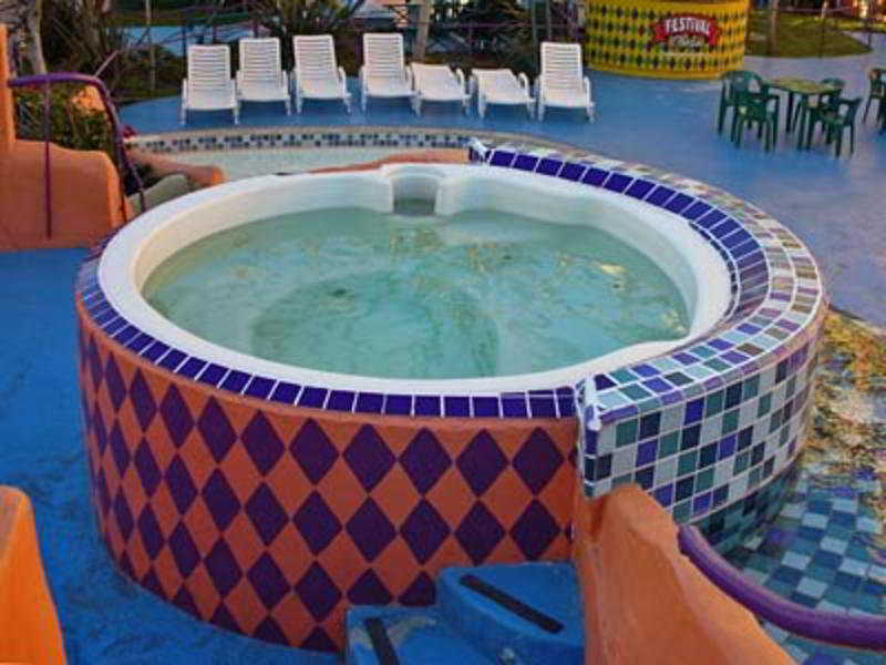Festival Plaza 4