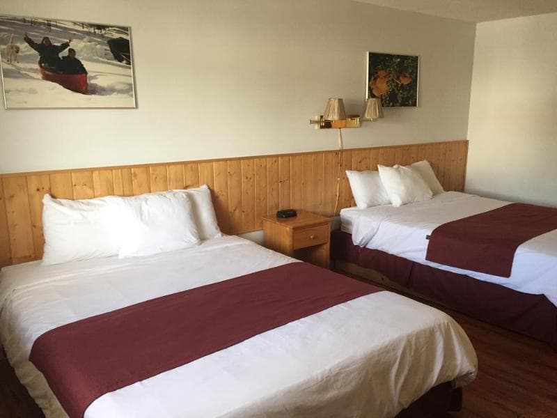 Canadas Best Value Inn River View Hotel 4
