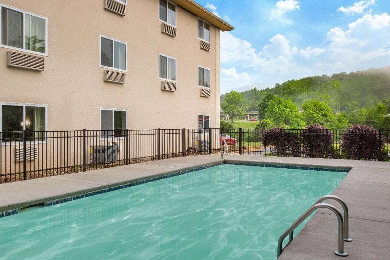 Super 8 by Wyndham Chattanooga Lookout Mountain 4